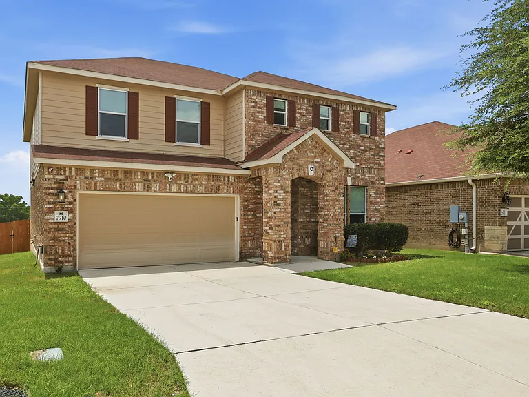 7910 Emmeline Dr — Photo 1