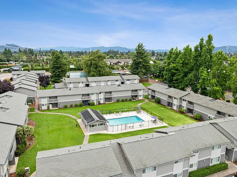 Sequoia Apartments — Photo 1