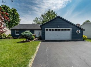 28 Foxshire Ln, Rochester, NY 14606