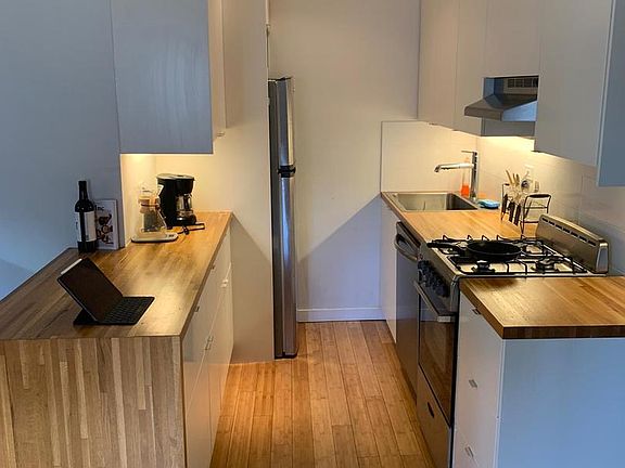 3rd image of 429 W Wellington Ave APT 3C