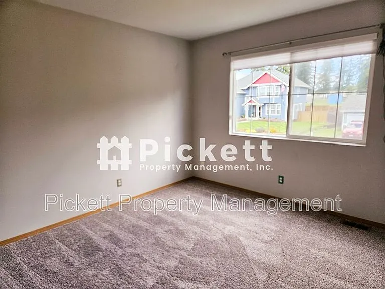 2037 NE Gustaf St — Photo 25