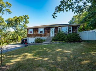35 Sunrise Dr, Sound Beach, NY 11789