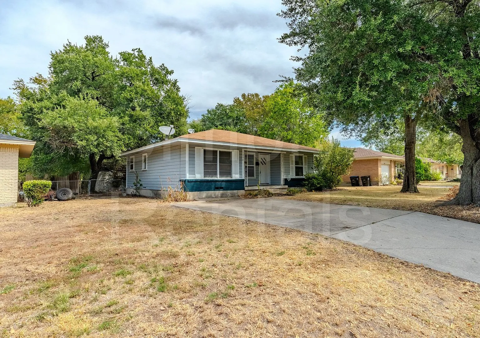 1406 Glendale - Greenville — Photo 1