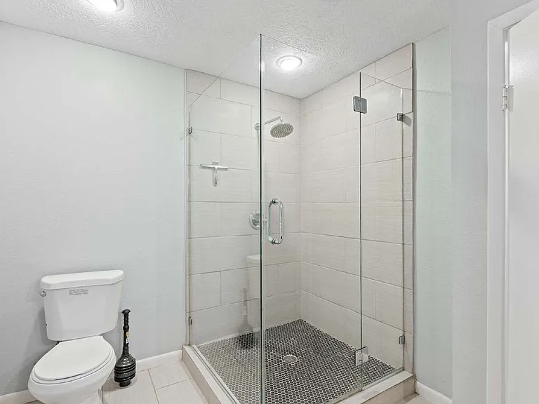 118 E Thornton Rd — Photo 13