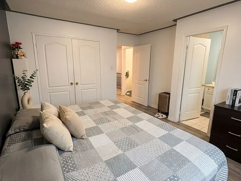 57 Bunchberry Way W — Photo 6
