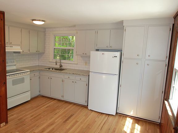 2nd image of 2404 1/2 Stafford Ave