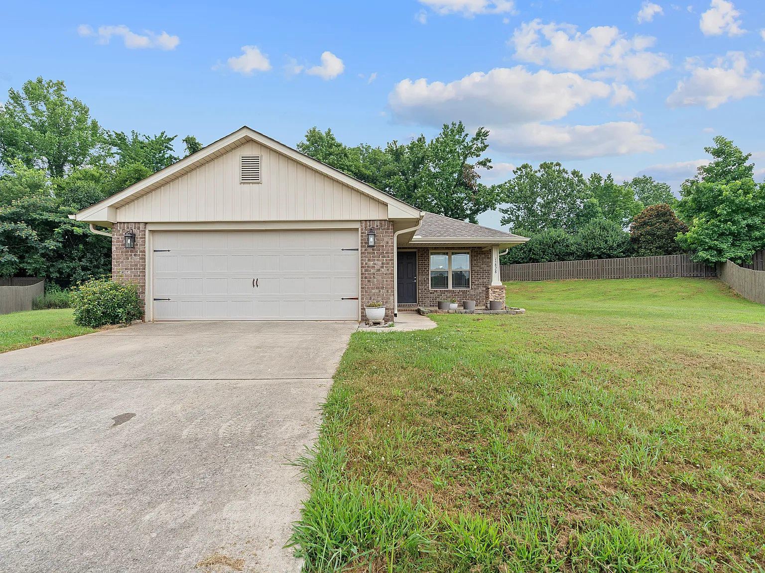 3 bed, 1438 sqft, $1,645 — Photo 1