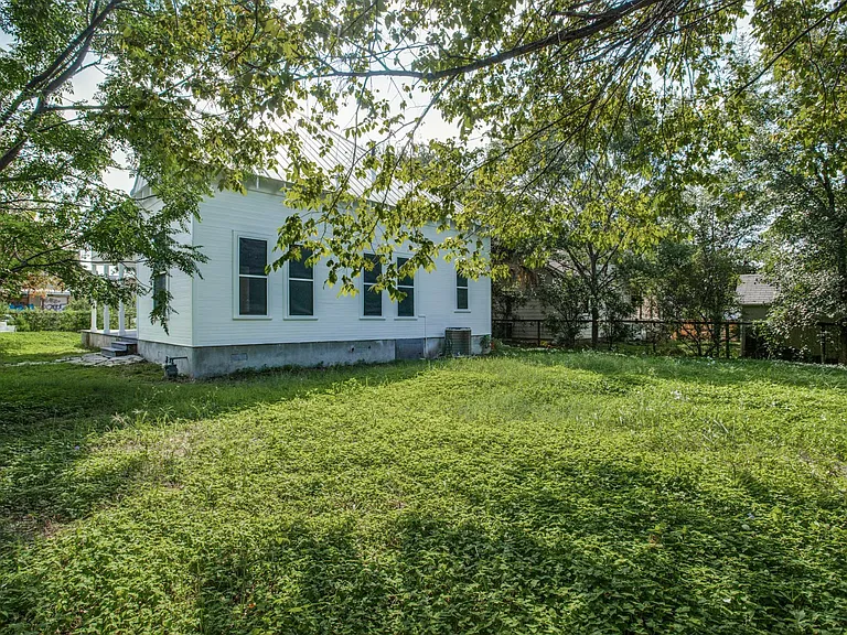 1211 E 13th St — Photo 24