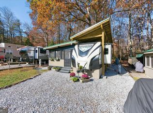 324 Leisure Acres Dr, Cleveland, GA