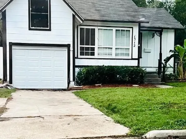 1312 E Anaqua Ave, Victoria, TX 77901