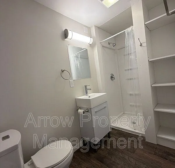 411 7th St #5 — Photo 4