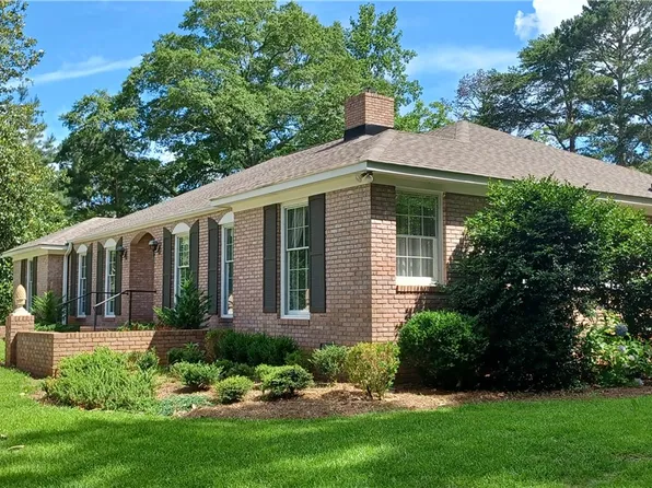 2104 Oak Bowery Rd, Opelika, AL 36801