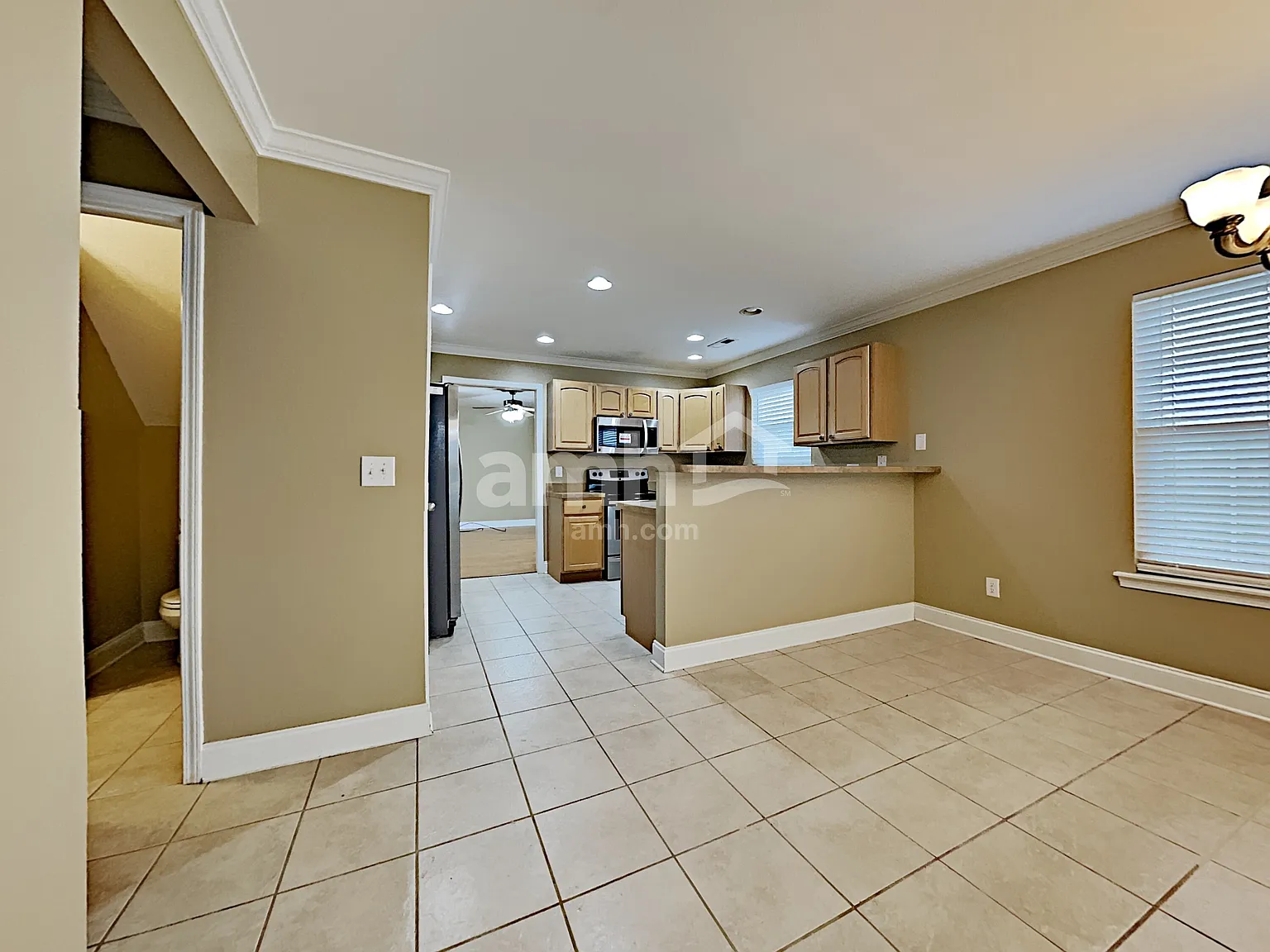 3 bed, 2.5 bath, 2096 sqft, $2,490 — Photo 4