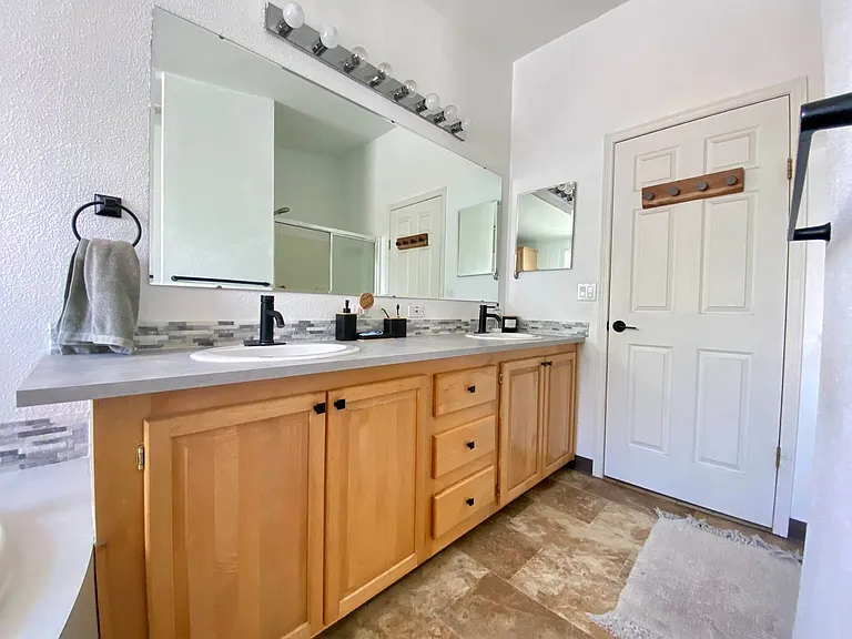 10410 F Ave — Photo 16