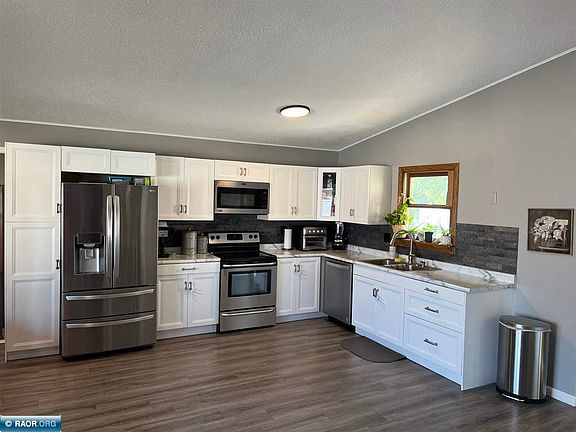 4th image of 2702 Diane Ln