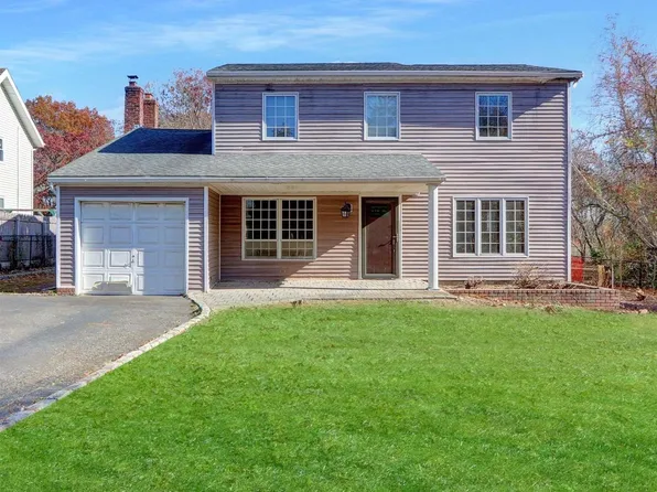 121 Richmond Avenue, Medford, NY 11763