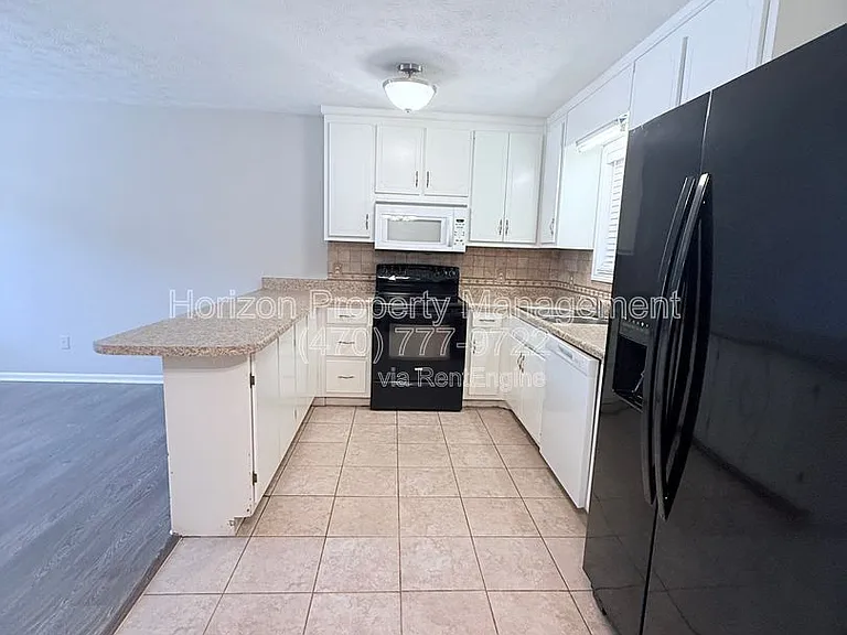 1670 Lakeside Trl — Photo 6