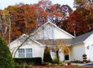 34 Saddlebrook Ct, Middle Island, NY 11953
