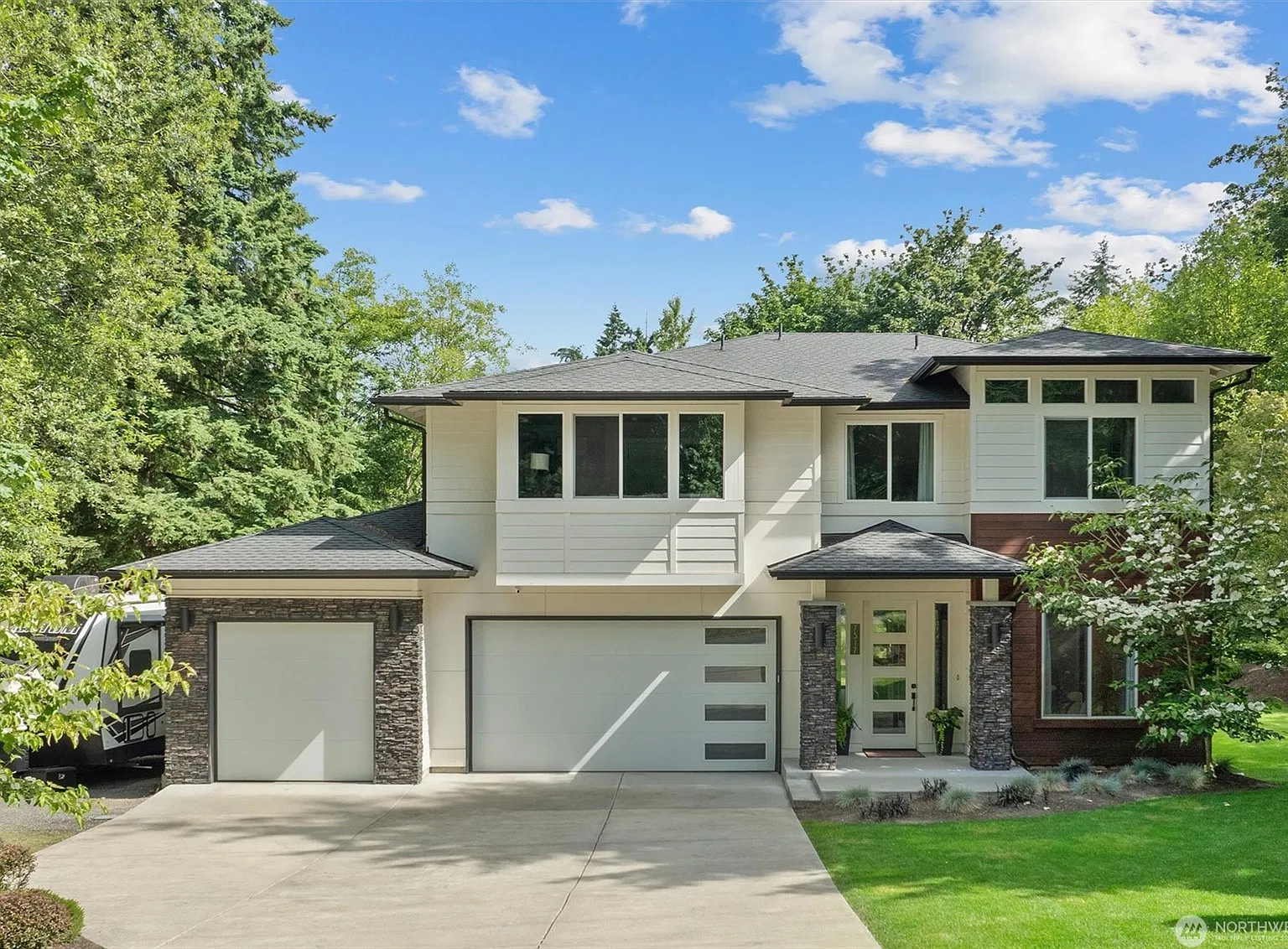 5 bed, 3210 sqft, $5,750 — Photo 1