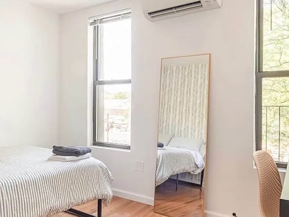 5th image of 24 Hinsdale St #2