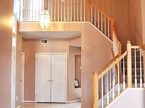 2 Level Foyer