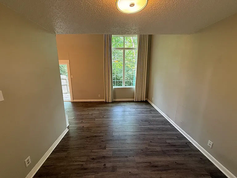 5303 Lovell Ave — Photo 2