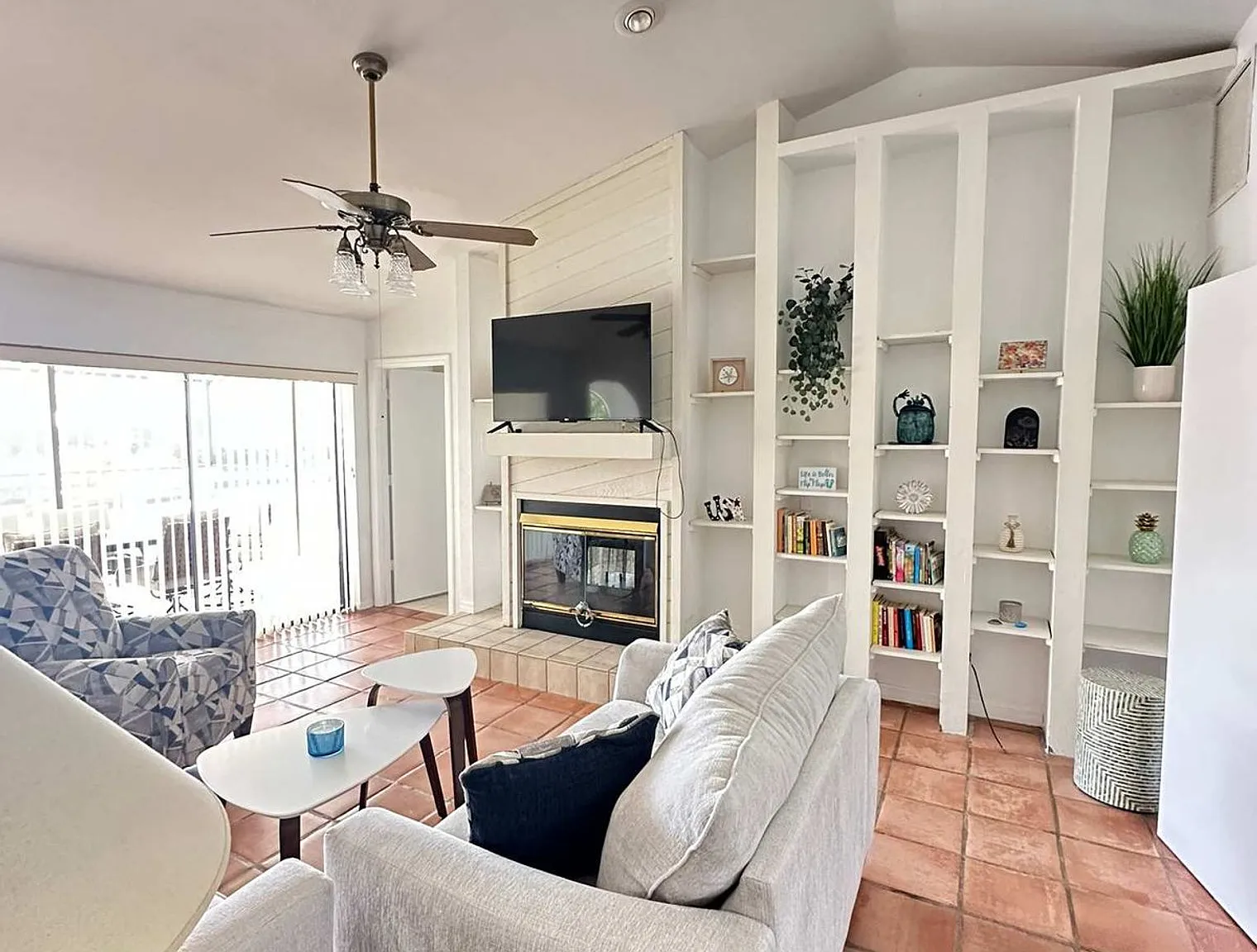 3 bed, 2.0 bath, 1894 sqft, $3,480 — Photo 3