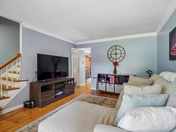 3rd image of 144 Albemarle Dr