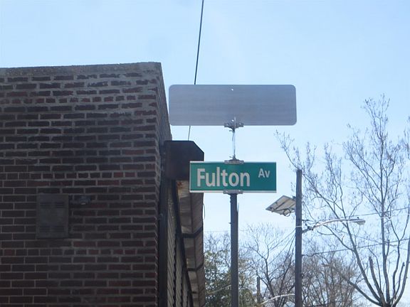 5th image of 182 Fulton Ave