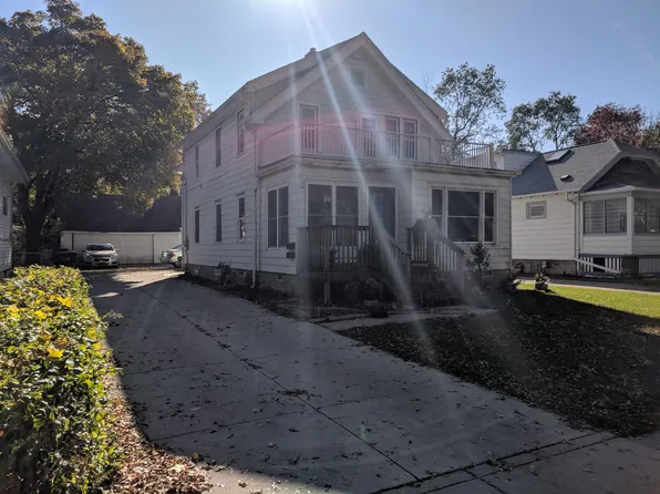 911 W Eula Ct, Glendale, WI 53209