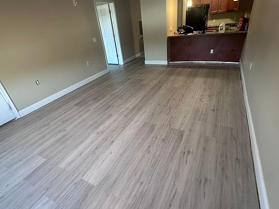 3rd image of 28 Lake St APT 211