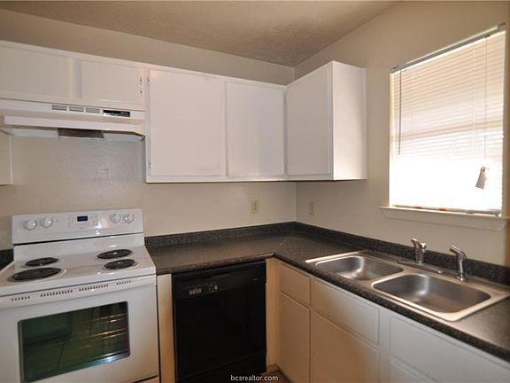 2nd image of 821 San Benito Dr
