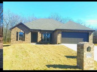 9201 Meadow Gardens Cir, Sherwood, AR 72120