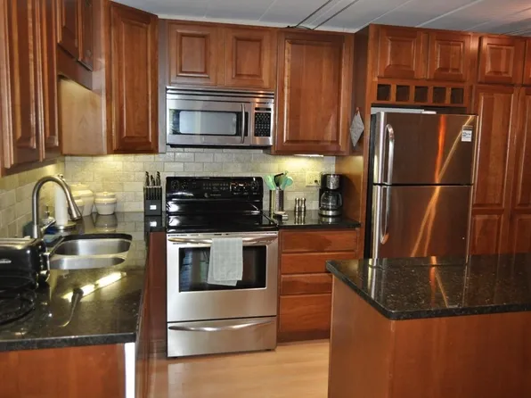 2051 Allen Blvd APT 201, Middleton, WI 53562