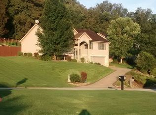 418 Meadowood Dr, Greensburg, PA 15601