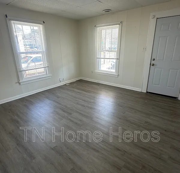2427 Seymour Ave — Photo 4