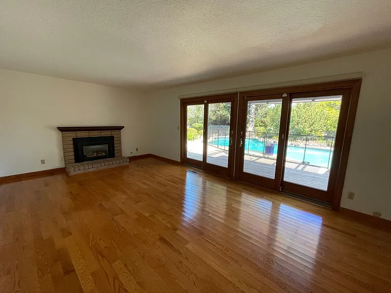 10434 Alicia Ct — Photo 10