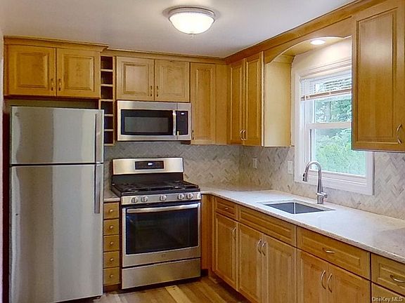 2nd image of 1648 Mamaroneck Ave #2