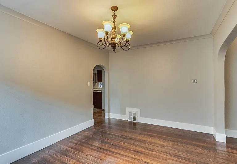 4435 N Clay St — Photo 8