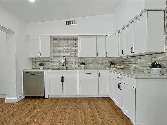 1711 White Ave — Photo 15