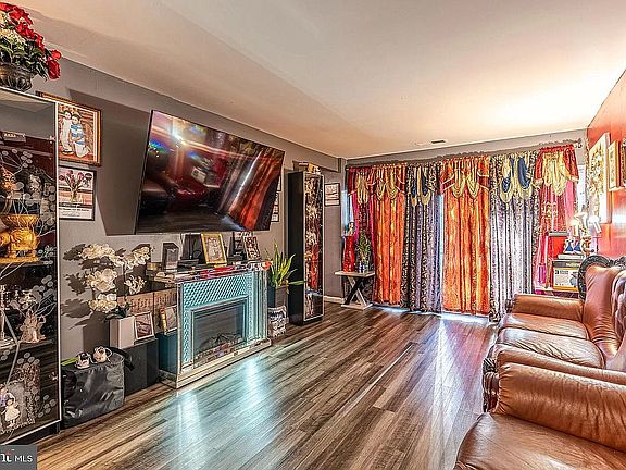 2nd image of 432 Girard St APT 204