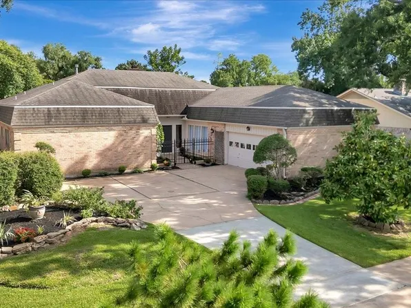 16410 Glenshannon Dr, Houston, TX 77059