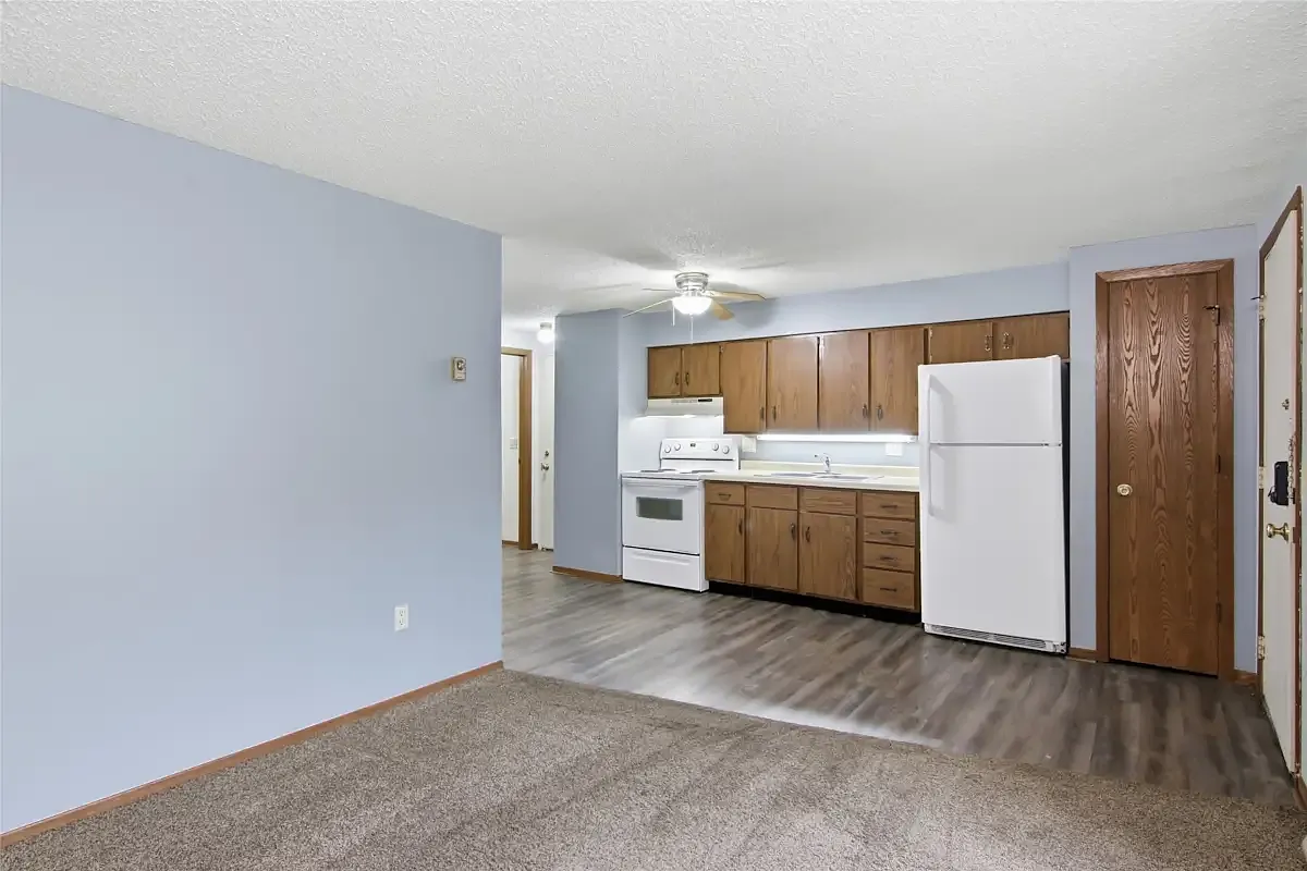 2 bed, 640 sqft, $995 — Photo 3