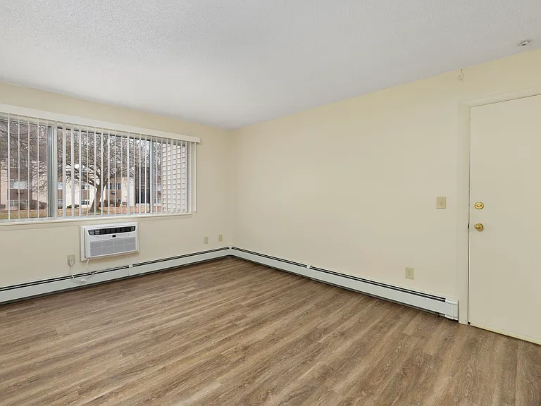 East Bay Apartments — Photo 22