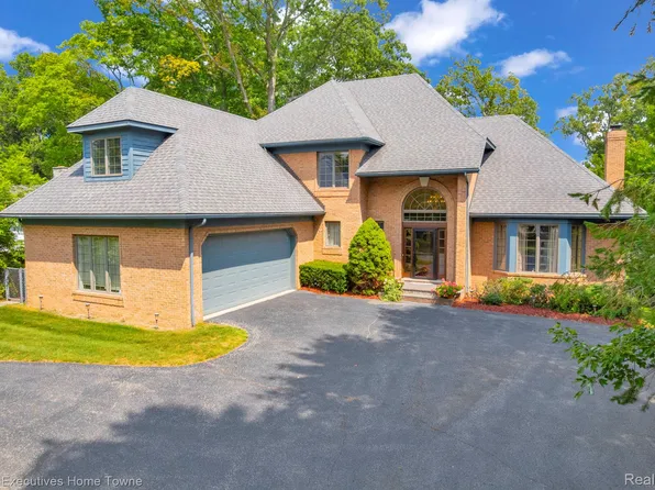 2620 Strawberry Ln, Port Huron, MI 48060