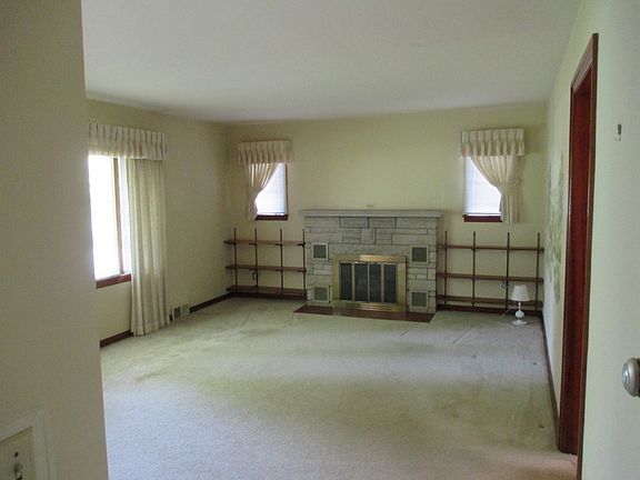 2nd image of 1795 N Fairview Dr