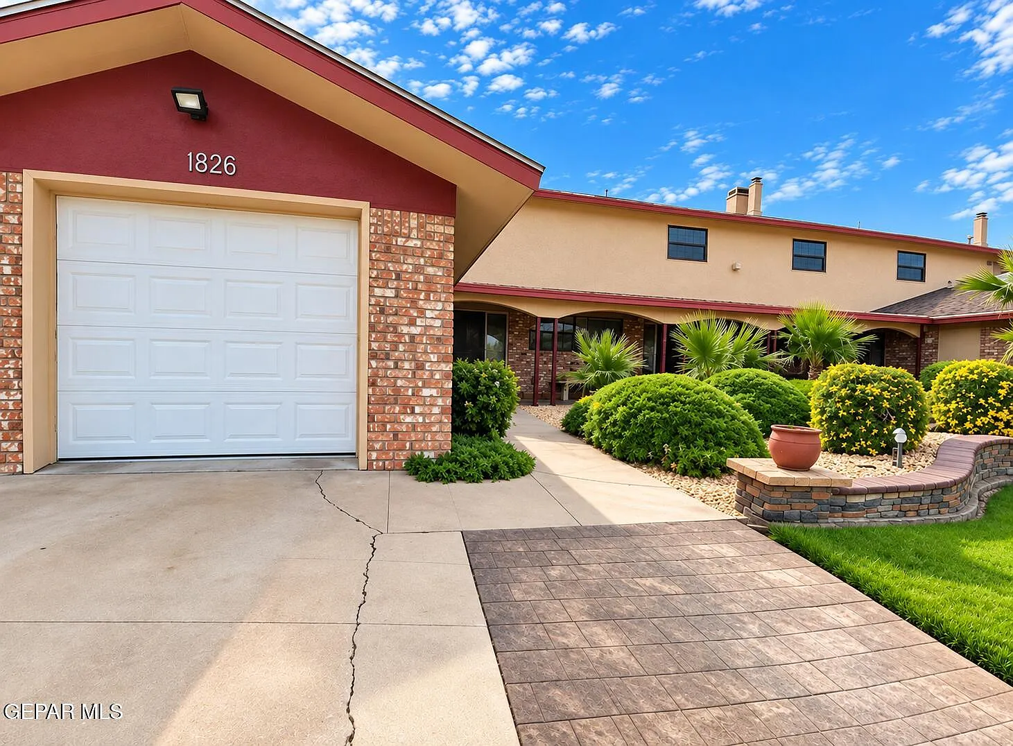 3 bed, 2.5 bath, 1755 sqft, $1,950 — Photo 2