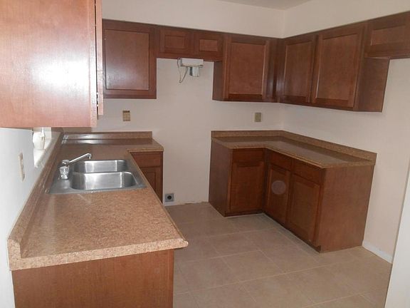 3rd image of 3485 Roselawn Blvd