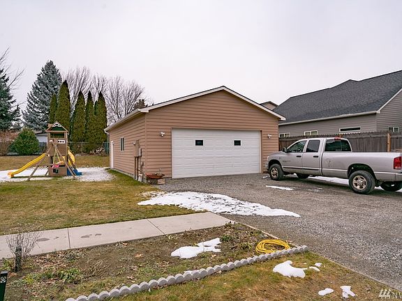 3rd image of 1059 Corum Cir