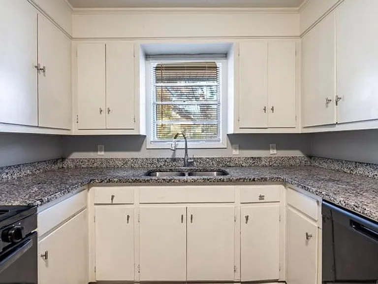 3615 W Capitol Ave — Photo 8